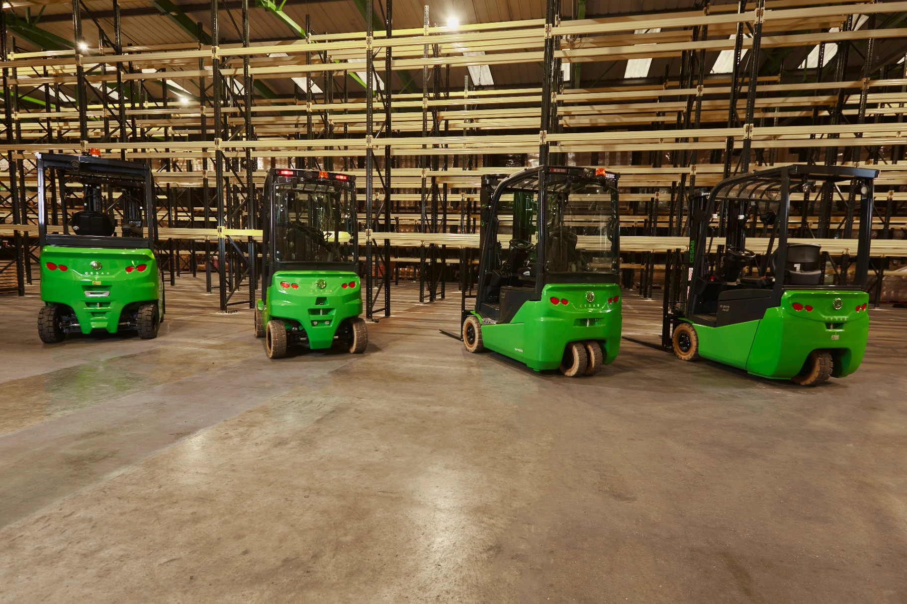 photo-engin-manutention-chariots-verts